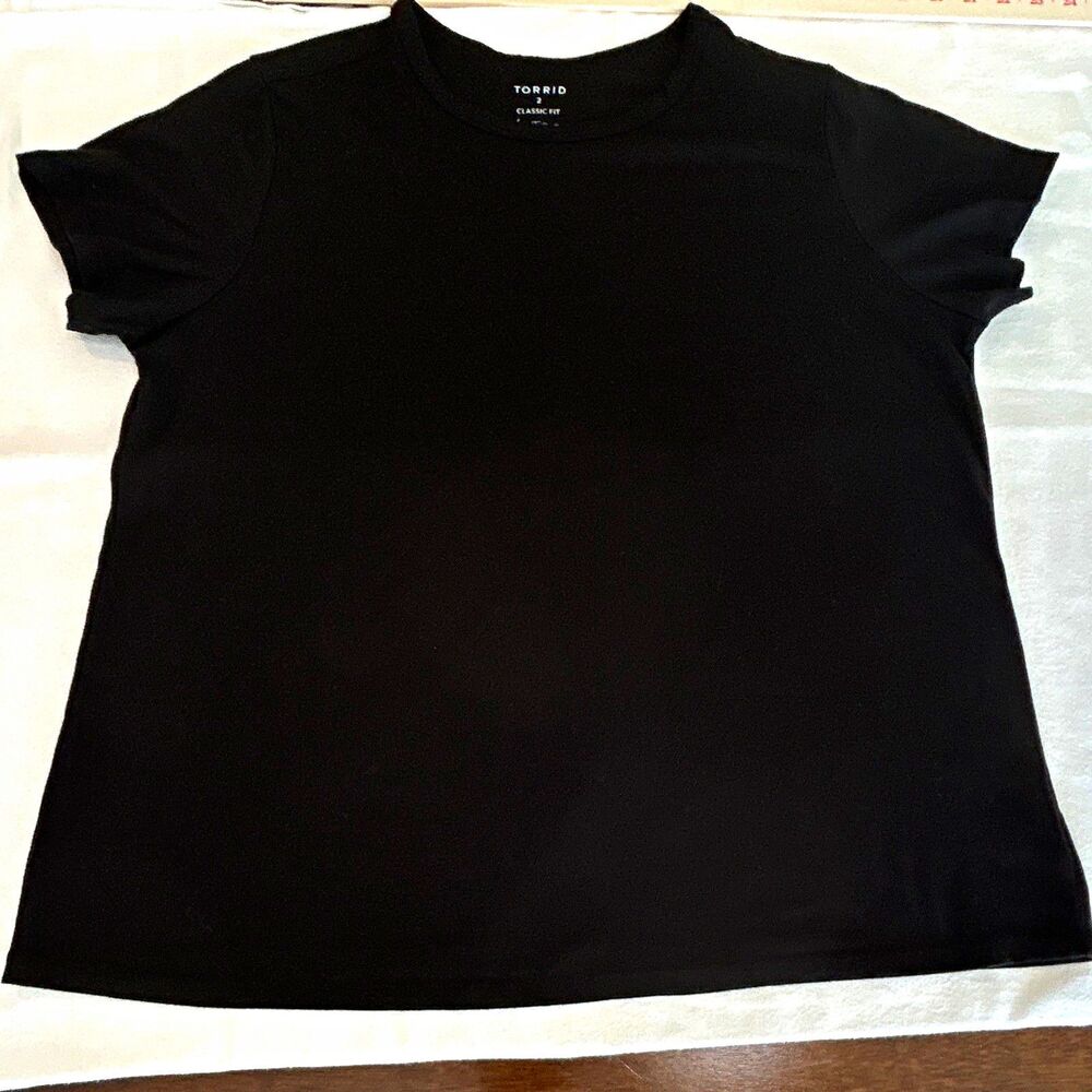 Torrid Women’s Black Classic Fit Solid Cap Sleeve Crew Neck T-Shirt Size 2